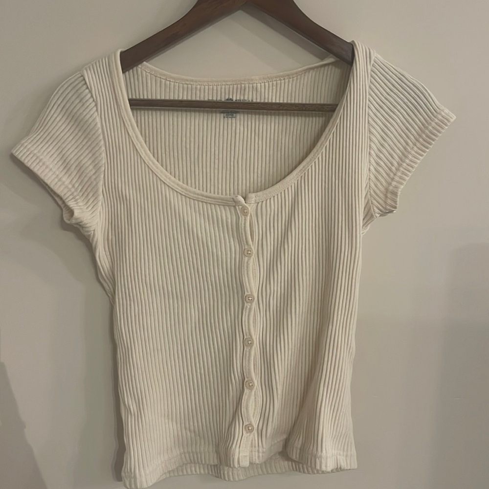 Brandy Melville short sleeve button too